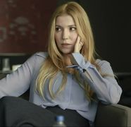 Selma Ergeç, actrița care joacă rolul Selen Koroğlu, în noul serial turcesc "Fata de la fereastră", surprinsă în compania celei mai iubite persoane din viața sa